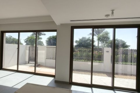 טאונהאוס להשכרה ב Dubai Land, Dubai, איחוד האמירויות 4 חדרי שינה, 221 מ"ר, מספר 719325 - תמונה 3