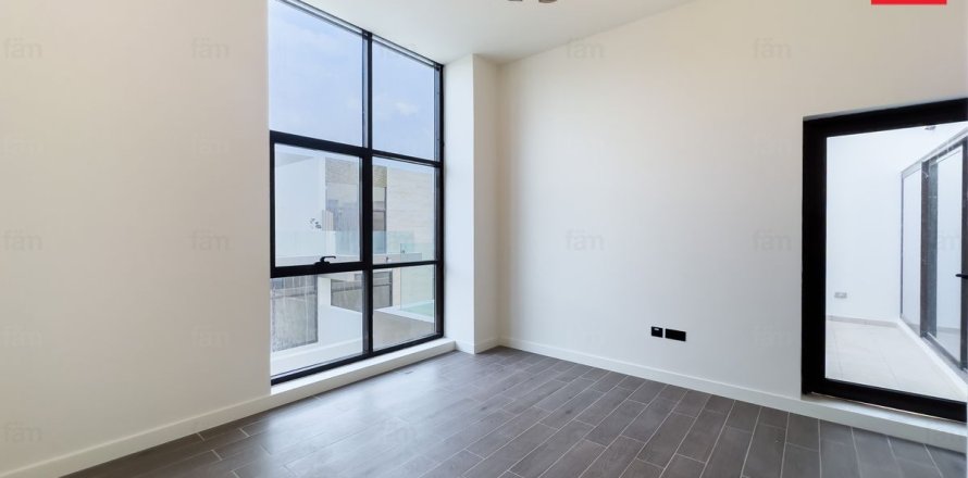 Rijtjeshuis in Dubai, VAE 4 slaapkamers, 187.2 vr.m. nr 686071