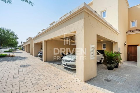 Shtëpi në qytet në Dubai Land, Dubai, Emiratet e Bashkuara Arabe 3 dhoma gjumi, 181 m2. № 653079 - Foto 2