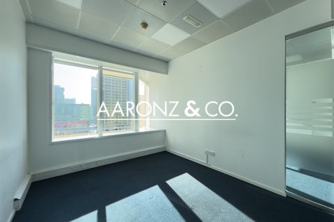 مكتب للإيجار في Sheikh Zayed Road، دبي، الإمارات العربية المتحدة 372.2 متر مربع ، رقم 670525 - صورة 3