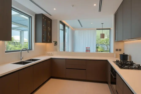 Villa in Dubai Sports City, UAE 5 bedrooms, 560 sq.m. № 703215 - photo 3