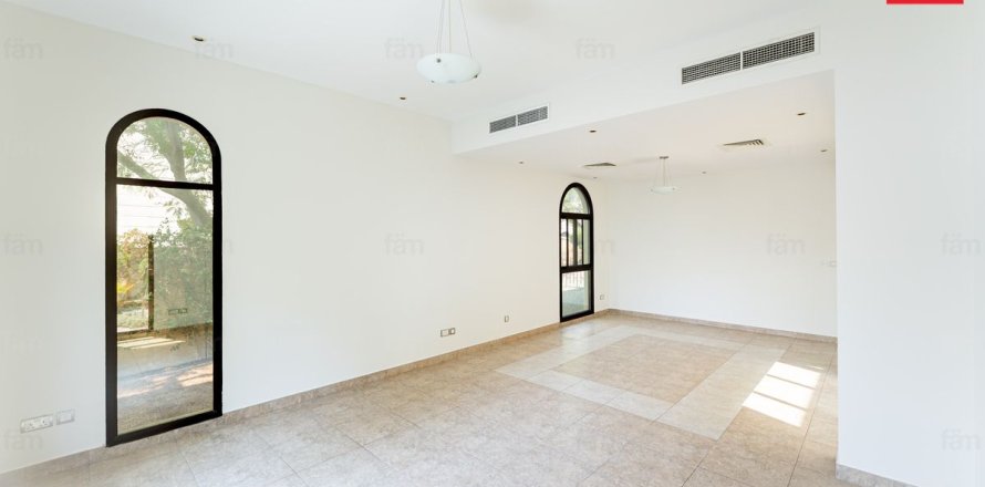 خانه شهری در Dubai ، امارات متحده عربی 4 خوابه ، 431.8 متر مربع.  شماره 725920