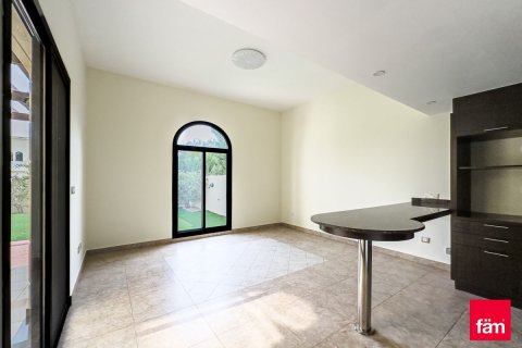 Řadový dům v Dubai, SAE 4 ložnice, 431.8 m² Č.: 725920 - fotografie 2