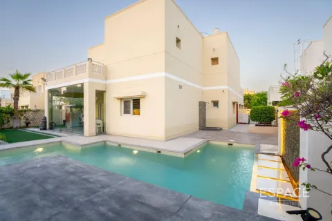 Vila u gradu Meadows, Dubai, UAE 4 spavaće sobe, 553 m2 Br. 650180 - Slika 1