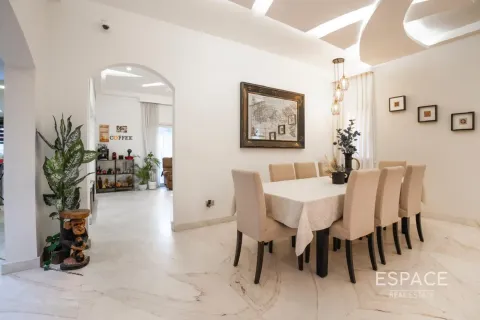 Vila u gradu Meadows, Dubai, UAE 4 spavaće sobe, 553 m2 Br. 650180 - Slika 3