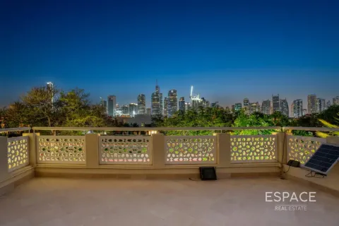 Vila u gradu Meadows, Dubai, UAE 4 spavaće sobe, 553 m2 Br. 650180 - Slika 15
