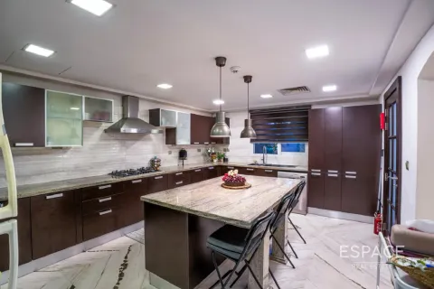 Vila u gradu Meadows, Dubai, UAE 4 spavaće sobe, 553 m2 Br. 650180 - Slika 4