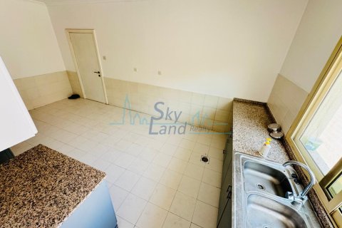 Vila v Jumeirah, Dubai, SAE 4 ložnice, 371.6 m² Č.: 650558 - fotografie 23