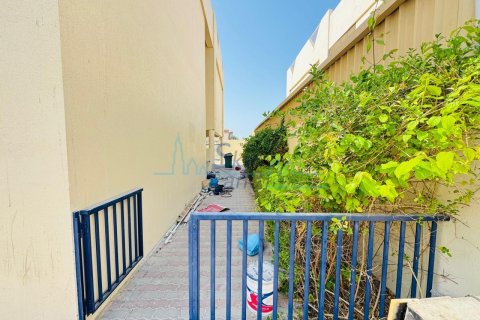 Vila v Jumeirah, Dubai, SAE 4 ložnice, 371.6 m² Č.: 650558 - fotografie 16