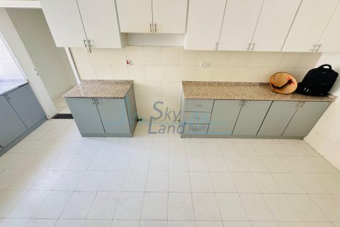 Vila v Jumeirah, Dubai, SAE 4 ložnice, 371.6 m² Č.: 650558 - fotografie 11