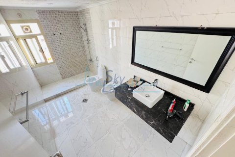 Vila v Jumeirah, Dubai, SAE 4 ložnice, 371.6 m² Č.: 650558 - fotografie 21
