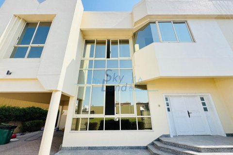 Vila v Jumeirah, Dubai, SAE 4 ložnice, 371.6 m² Č.: 650558 - fotografie 1