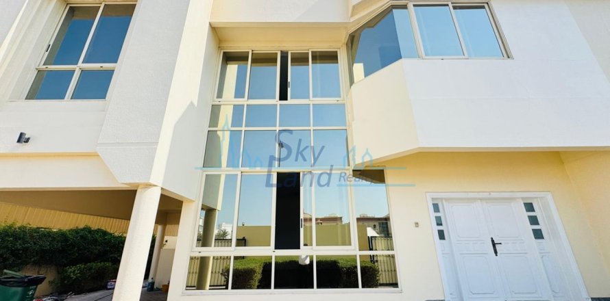 Vila v Jumeirah, Dubai, SAE 4 ložnice, 371.6 m² Č.: 650558