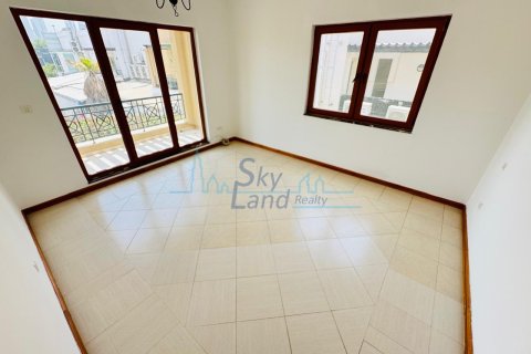 Villa te huur in Jumeirah, Dubai, VAE 4 slaapkamers, 371.6 vr.m., nr 650557 - foto 25