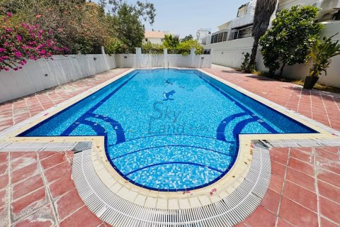 Villa te huur in Jumeirah, Dubai, VAE 4 slaapkamers, 371.6 vr.m., nr 650557 - foto 18