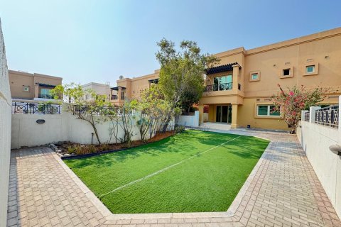 Villa te huur in Jumeirah, Dubai, VAE 4 slaapkamers, 371.6 vr.m., nr 650557 - foto 17