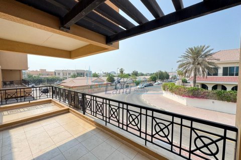 Villa te huur in Jumeirah, Dubai, VAE 4 slaapkamers, 371.6 vr.m., nr 650557 - foto 13