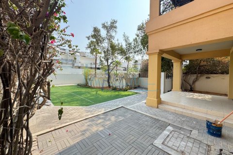 Villa te huur in Jumeirah, Dubai, VAE 4 slaapkamers, 371.6 vr.m., nr 650557 - foto 19