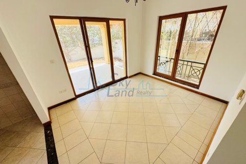 Villa te huur in Jumeirah, Dubai, VAE 4 slaapkamers, 371.6 vr.m., nr 650557 - foto 7