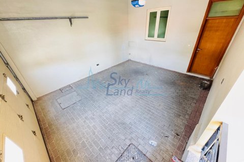 Villa te huur in Jumeirah, Dubai, VAE 4 slaapkamers, 371.6 vr.m., nr 650557 - foto 12