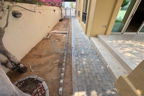 Villa te huur in Jumeirah, Dubai, VAE 4 slaapkamers, 371.6 vr.m., nr 650557 - foto 14