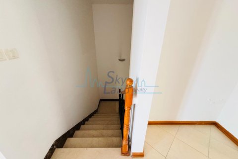 Villa te huur in Jumeirah, Dubai, VAE 4 slaapkamers, 371.6 vr.m., nr 650557 - foto 21