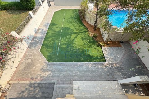 Villa te huur in Jumeirah, Dubai, VAE 4 slaapkamers, 371.6 vr.m., nr 650557 - foto 16