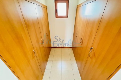 Villa te huur in Jumeirah, Dubai, VAE 4 slaapkamers, 371.6 vr.m., nr 650557 - foto 22