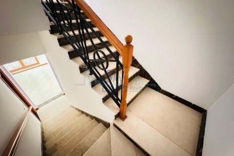 Villa te huur in Jumeirah, Dubai, VAE 4 slaapkamers, 371.6 vr.m., nr 650557 - foto 29