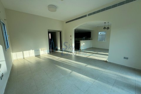 Villa para arrendamento em Jumeirah Village Triangle, Dubai, EAU 2 quartos, 325.2 m2 № 650554 - foto 3
