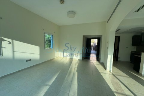 Villa para arrendamento em Jumeirah Village Triangle, Dubai, EAU 2 quartos, 325.2 m2 № 650554 - foto 8