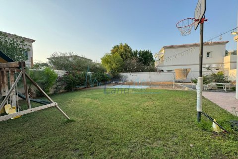 Villa para arrendamento em Jumeirah Village Triangle, Dubai, EAU 2 quartos, 325.2 m2 № 650554 - foto 2