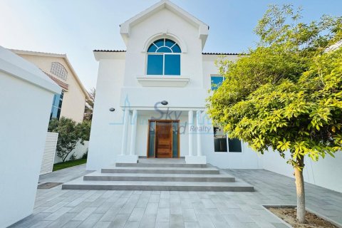 Βίλα σε Jumeirah, Dubai, ΗΑΕ 4 υπνοδωμάτια, 325.2 τ.μ. Αρ. 650556 - φωτογραφία 3