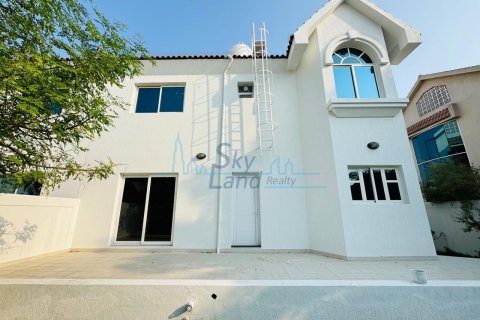 Βίλα σε Jumeirah, Dubai, ΗΑΕ 4 υπνοδωμάτια, 325.2 τ.μ. Αρ. 650556 - φωτογραφία 2