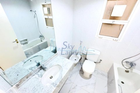 Зняти в оренду віллу в Umm Suqeim, Дубай, ОАЕ 4 спальні, 325.2м2, № 650555 - фото 11