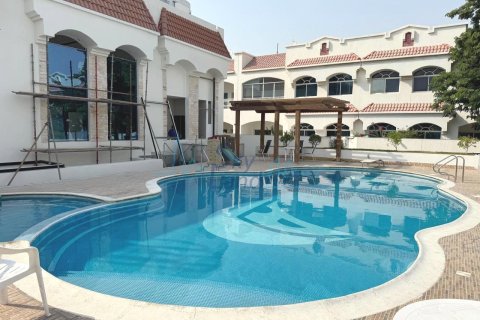 Зняти в оренду віллу в Umm Suqeim, Дубай, ОАЕ 4 спальні, 325.2м2, № 650555 - фото 2