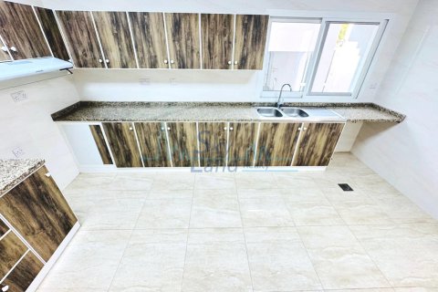 Зняти в оренду віллу в Umm Suqeim, Дубай, ОАЕ 4 спальні, 325.2м2, № 650555 - фото 5