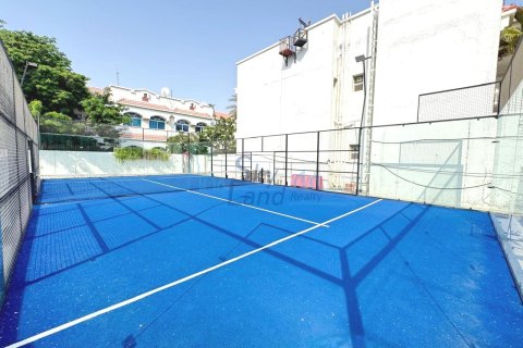 Зняти в оренду віллу в Umm Suqeim, Дубай, ОАЕ 4 спальні, 325.2м2, № 650555 - фото 8