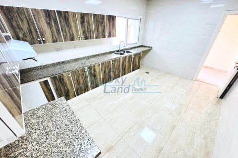 Зняти в оренду віллу в Umm Suqeim, Дубай, ОАЕ 4 спальні, 325.2м2, № 650555 - фото 6