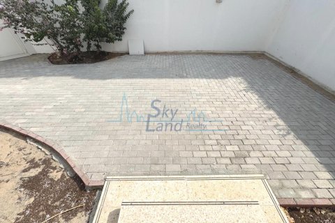 Зняти в оренду віллу в Umm Suqeim, Дубай, ОАЕ 4 спальні, 325.2м2, № 650555 - фото 17