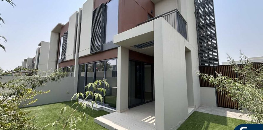 Huvila Dubai Land, Arabiemiraatit 4 makuuhuonetta, 252 m2 № 668440