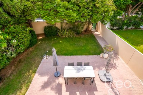 Radhus till försäljning i Arabian Ranches, Dubai, UAE 3 sovrum, 226.31 kvm Nr. 733937 - fotografi 13