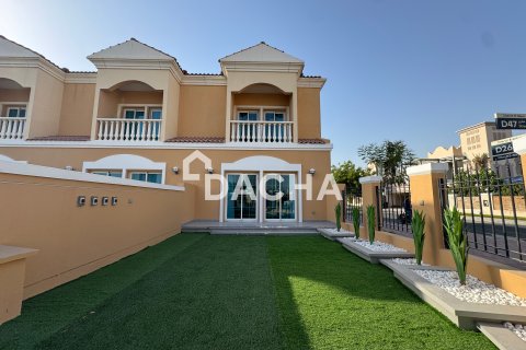 טאונהאוס ב Jumeirah Village Triangle, Dubai, איחוד האמירויות 2 חדרי שינה, 152 מ