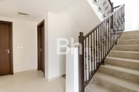 Kaupunkipientalo Dubai Sports City, Arabiemiraatit 4 makuuhuonetta, 247 m2 № 643847 - kuva 5
