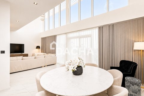 Таунхаус в Dubai Land, Дубай, ОАЭ 4 спальни, 198м2 № 752093