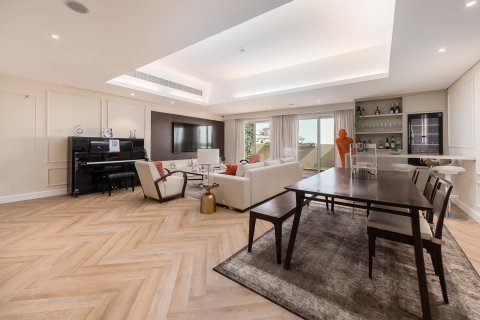 Apartmen di Jumeirah Golf Estates, Dubai, UAE 4 bilik tidur, 217.41 meter persegi № 762783 - foto 1