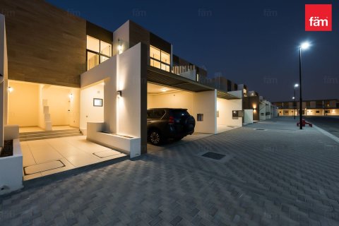 Villa in vendita a Dubai, EAU 4 camere da letto, 187.2 mq. № 679046 - foto 8
