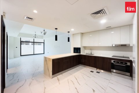 Villa in vendita a Dubai, EAU 4 camere da letto, 187.2 mq. № 679046 - foto 10