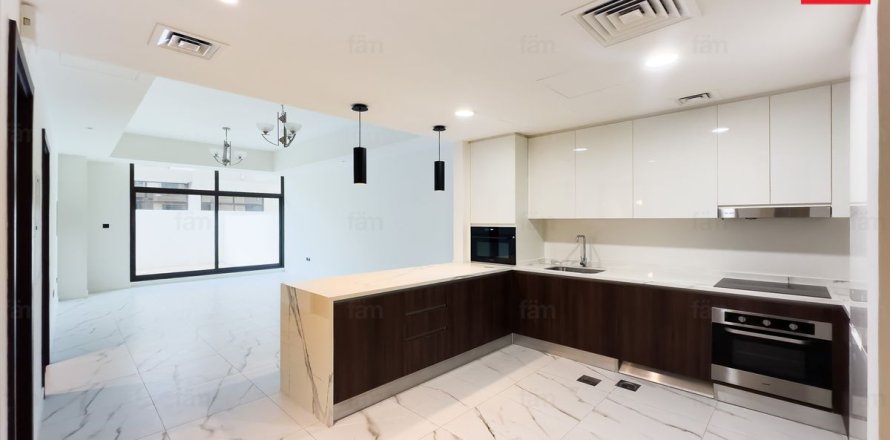 Villa en Dubai, EAU 4 dormitorios, 187.2 m² № 679046