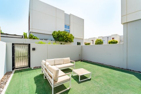Villa te koop in Dubai, VAE 3 slaapkamers, 161 vr.m., nr 696303 - foto 18